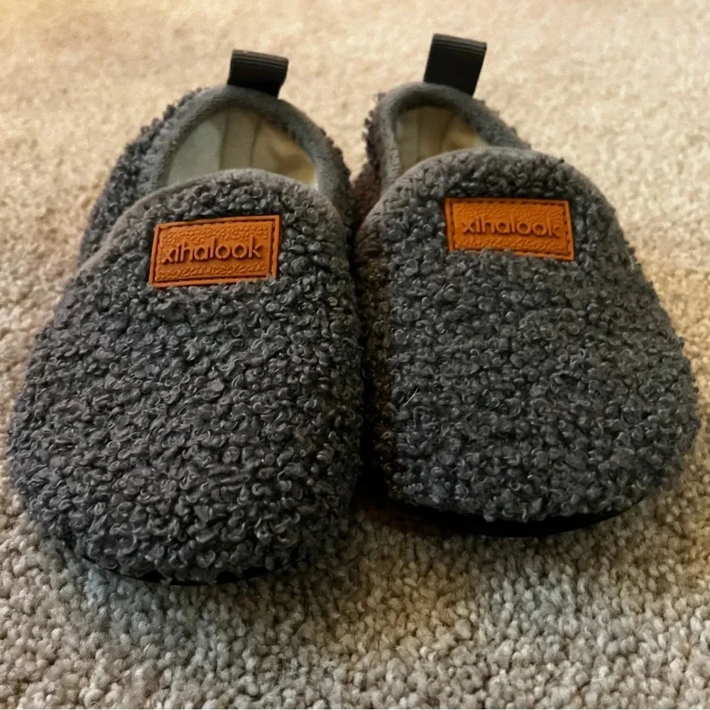 Xihalook Toddler Rubber bottomed Gray Slippers- size toddler 6.5-7.5